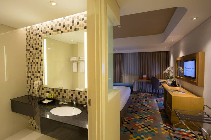 Room 21 of 48