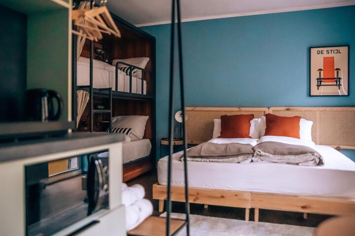 Room 9 of 25