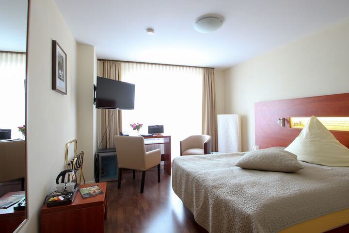 Room 15 of 74