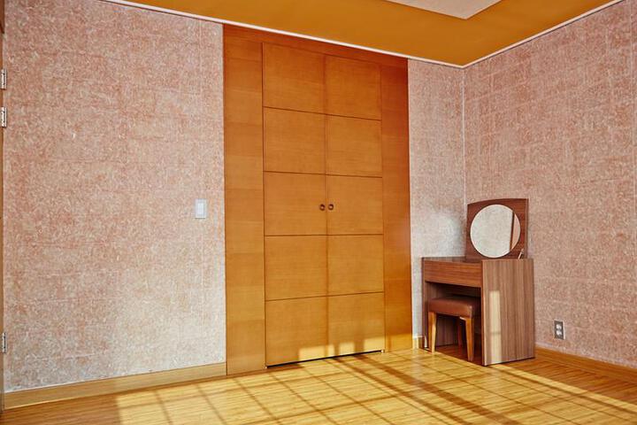 Room 3 of 6