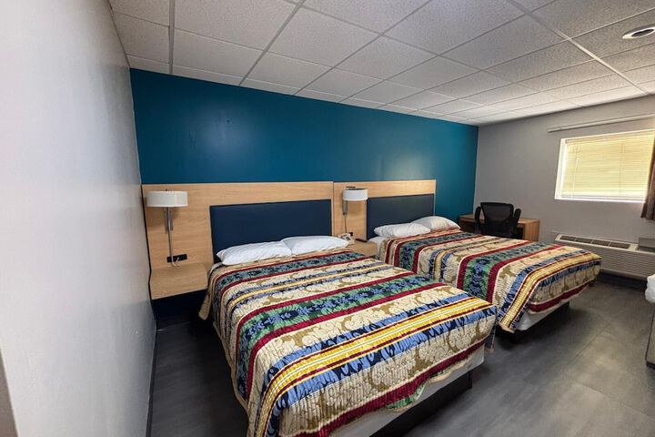Room 4 of 8