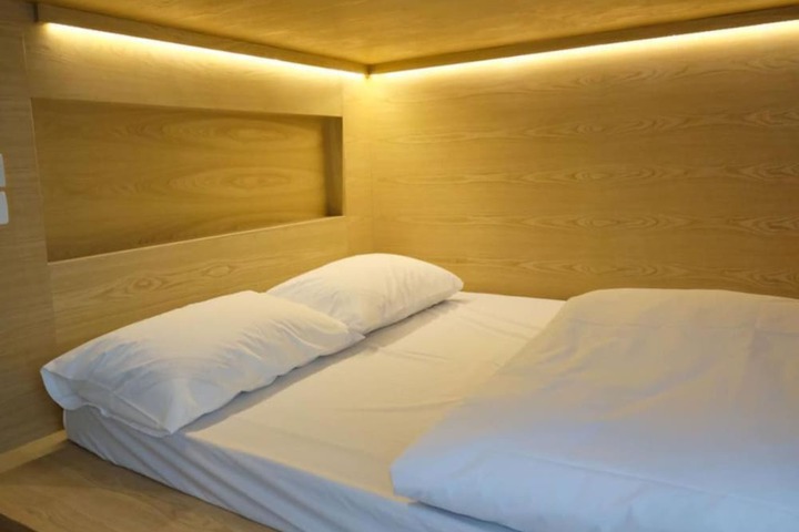 Room 10 of 32