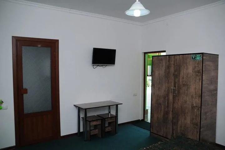 Room 8 of 13