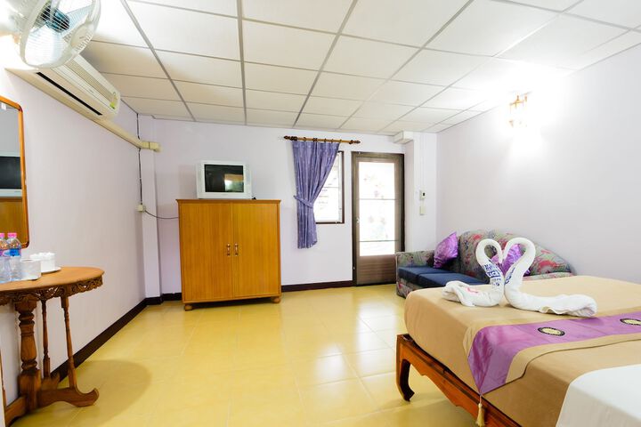Room 15 of 34