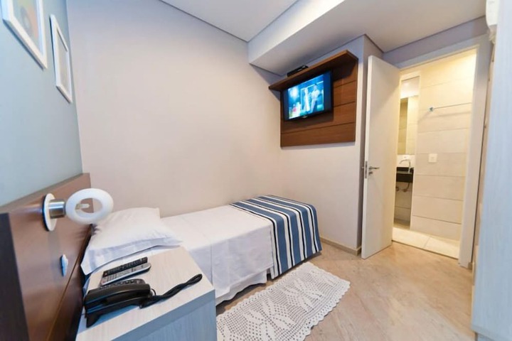 Room 4 of 16