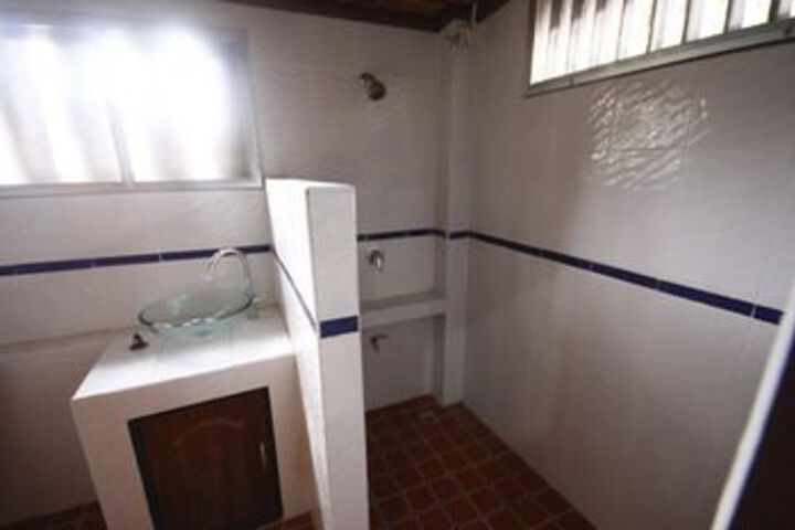 Room 8 of 33