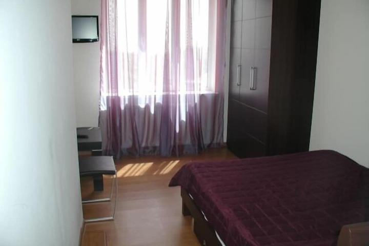 Room 7 of 83