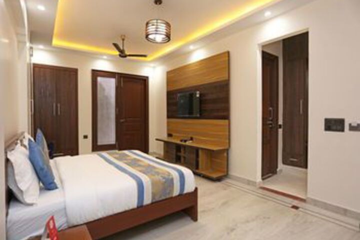 Room 8 of 22
