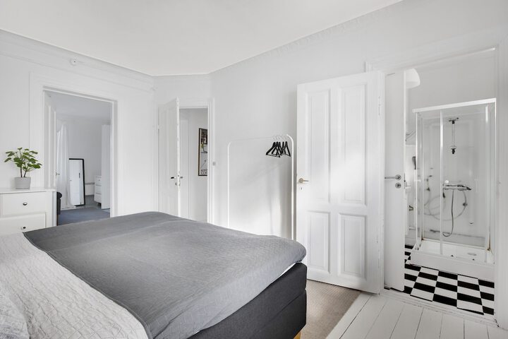 Room 12 of 21