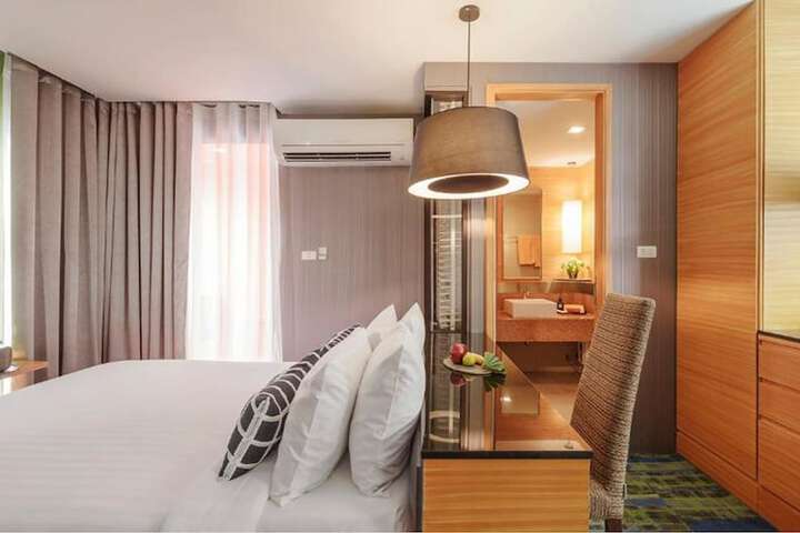 Room 11 of 28