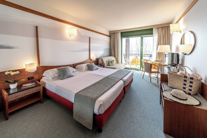 Room 10 of 52