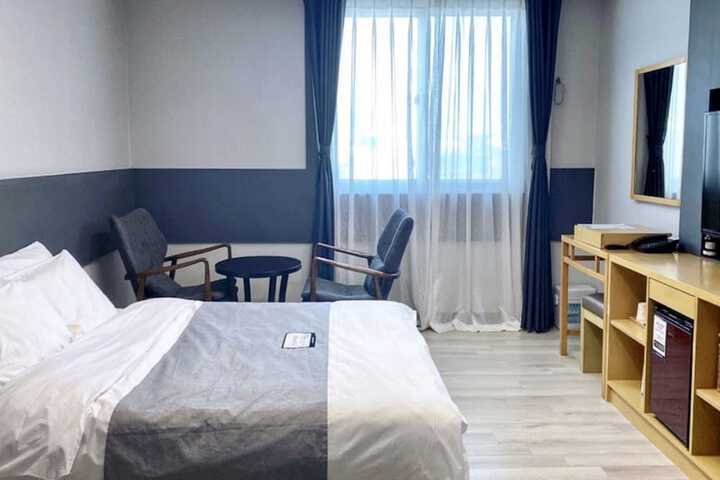 Room 53 of 184