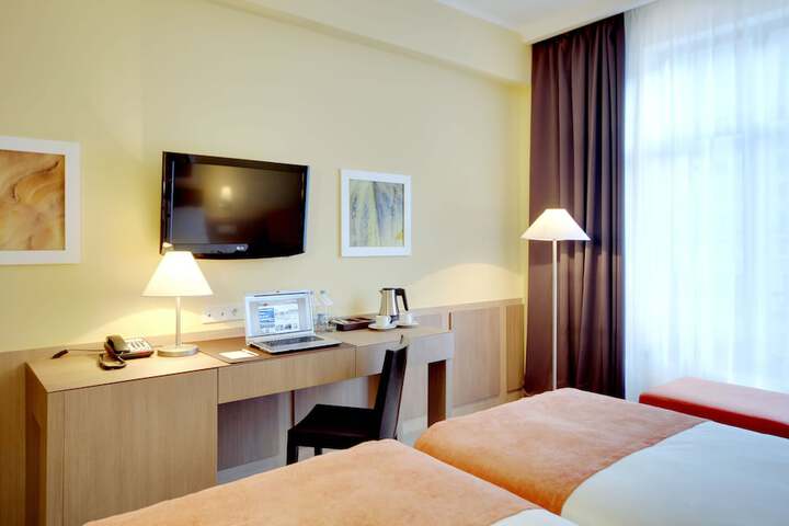 Room 7 of 91
