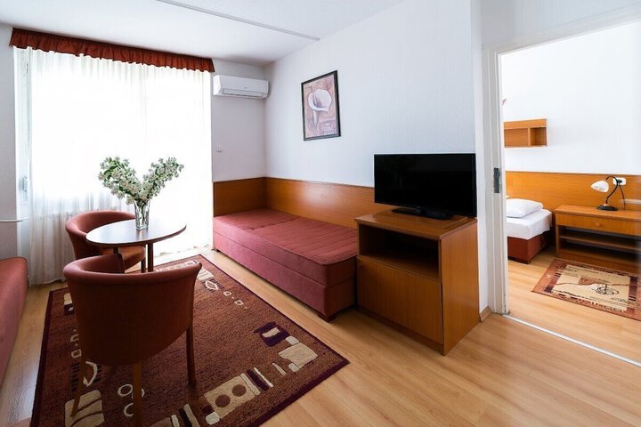 Room 5 of 63
