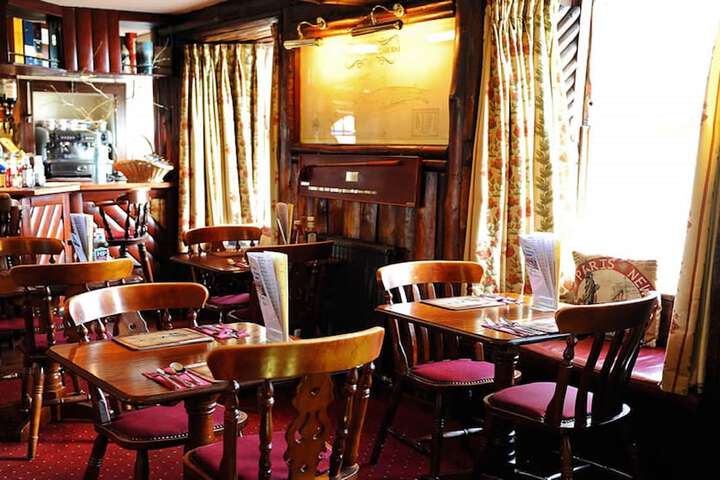 Lounge 12 of 17