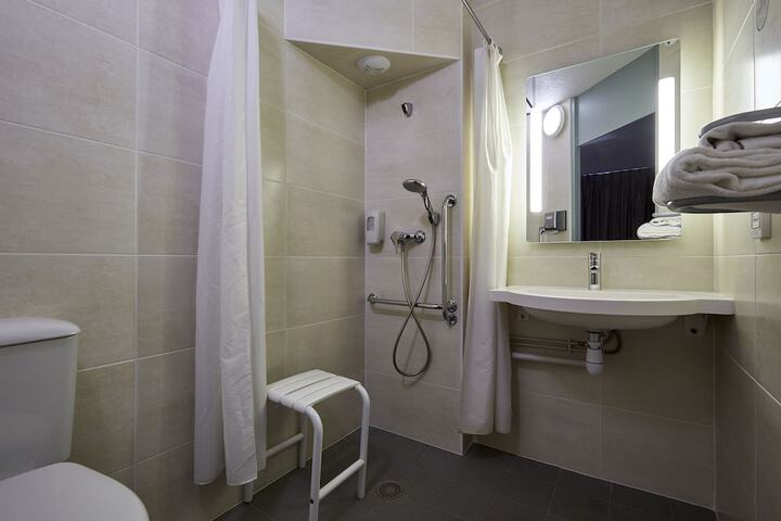 Room 14 of 23