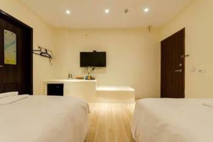 Room 10 of 21