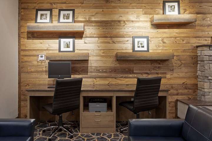 Business Center 28 of 29