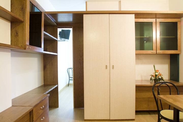 Room 11 of 19