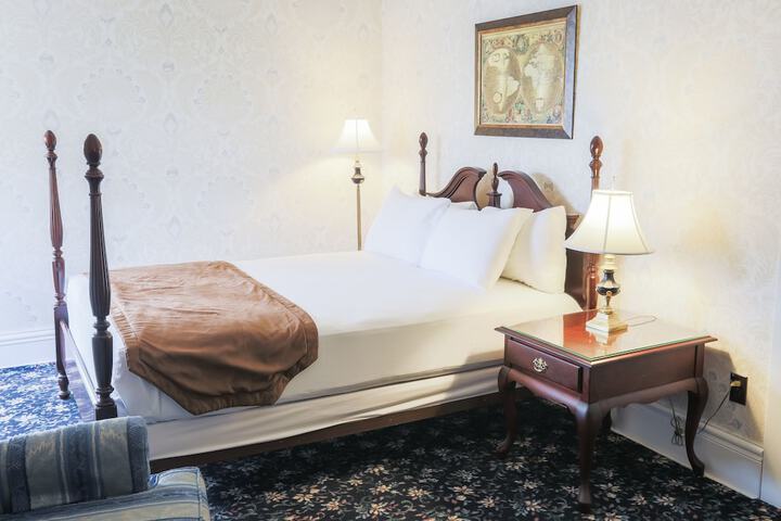 Room 13 of 36