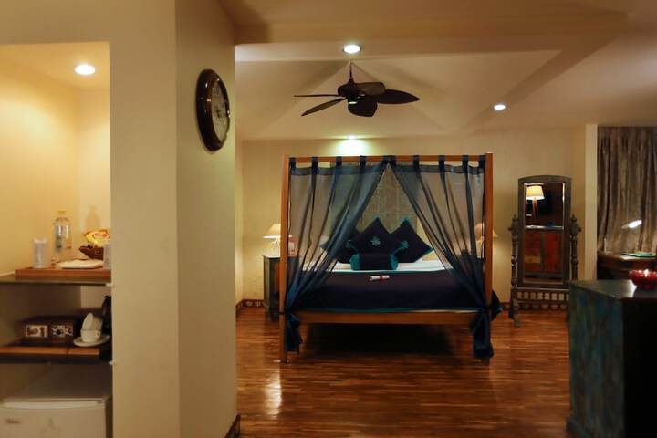 Room 4 of 89