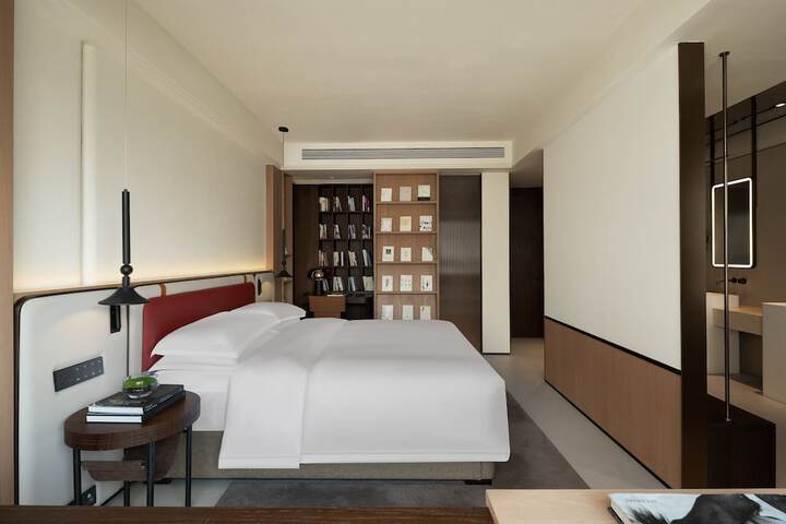 Room 14 of 64