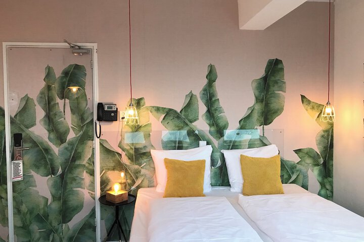 Room 2 of 65