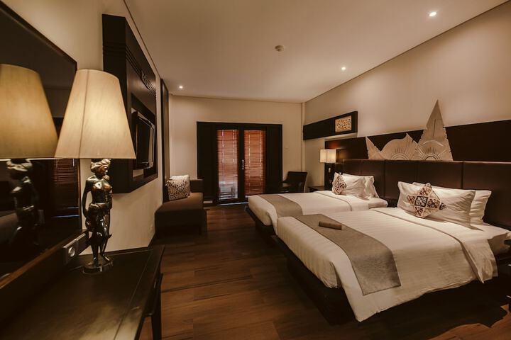 Room 10 of 76