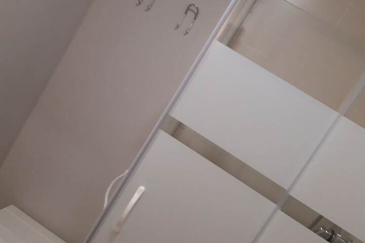 Room 25 of 103