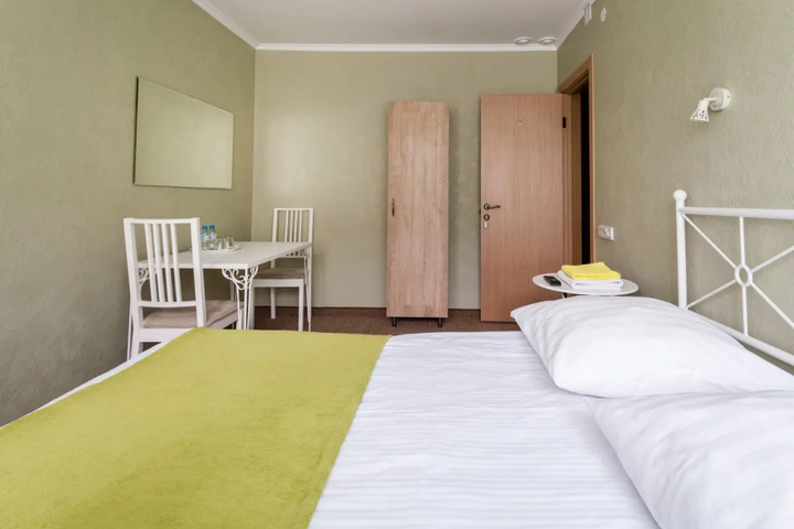 Room 7 of 27
