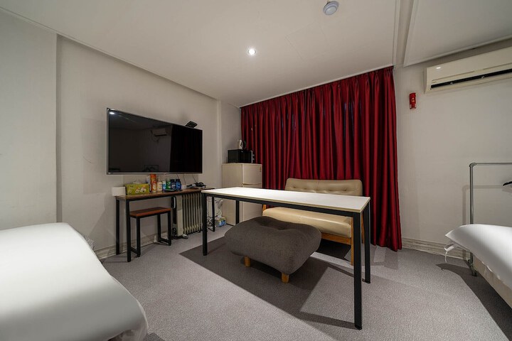 Room 51 of 82