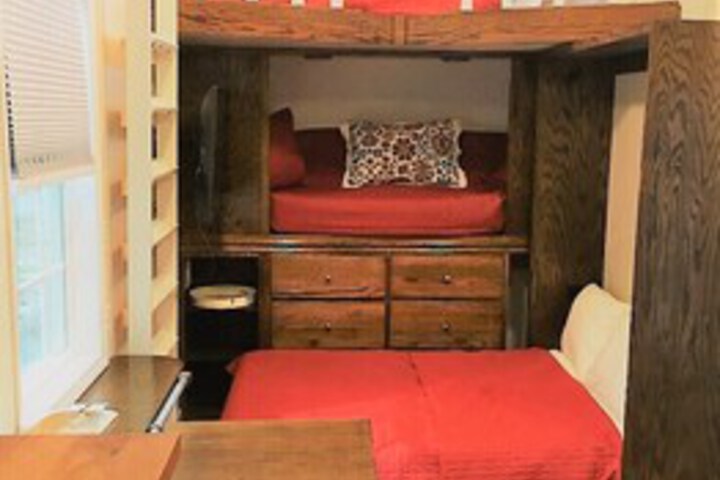 Room 139 of 204