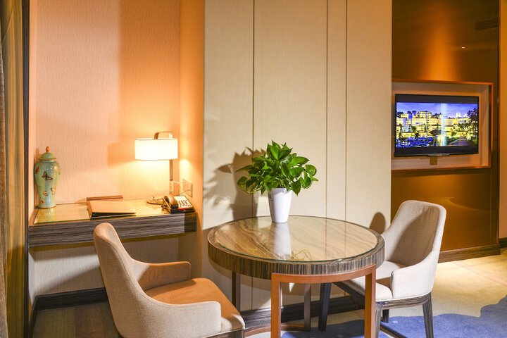 Room 11 of 50
