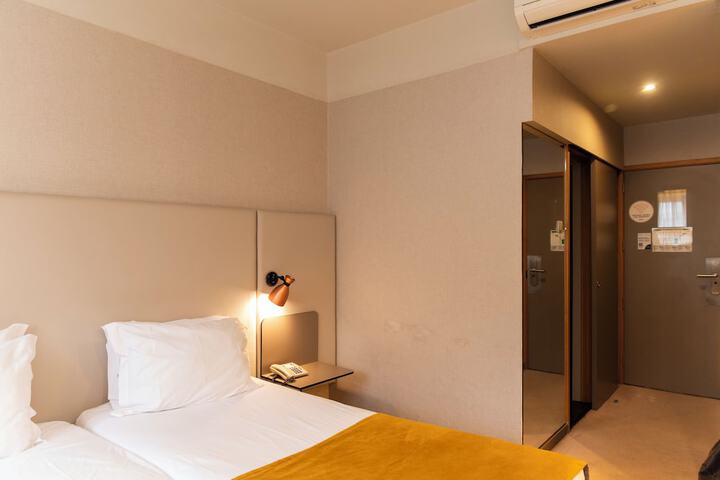 Room 13 of 62