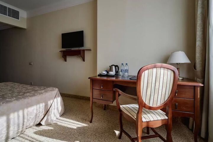 Room 6 of 49
