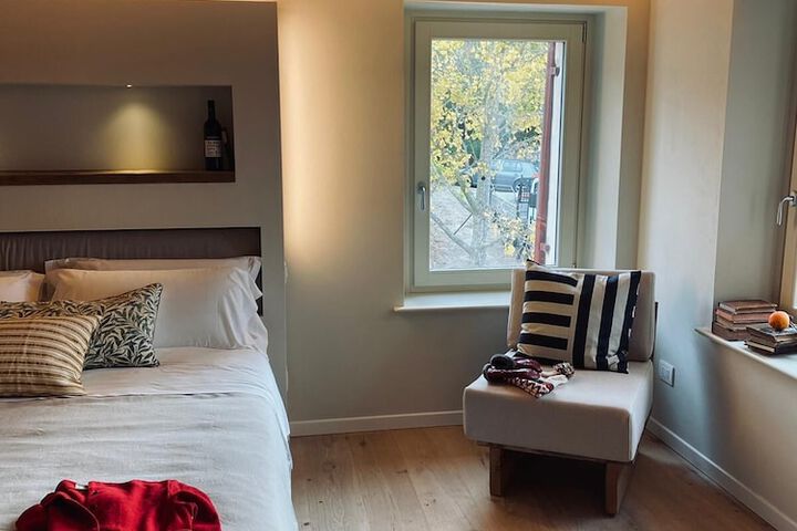 Room 11 of 33