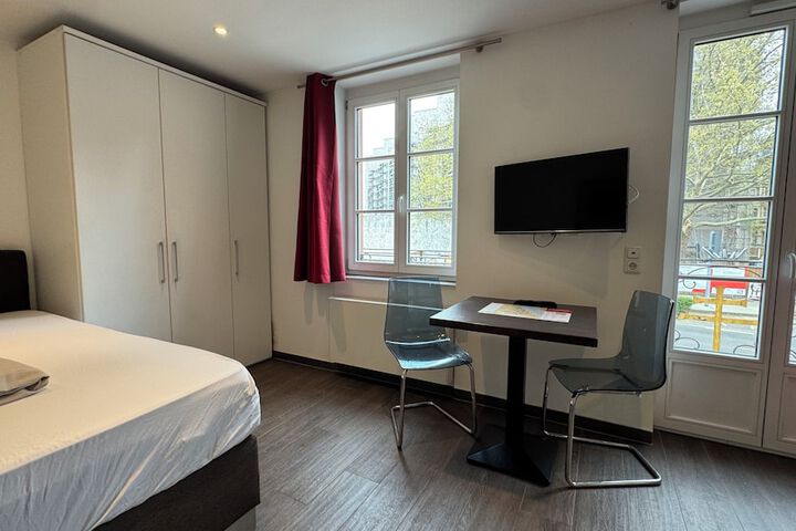 Room 12 of 69