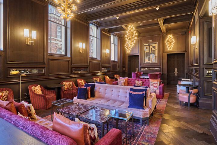 Lounge 56 of 73