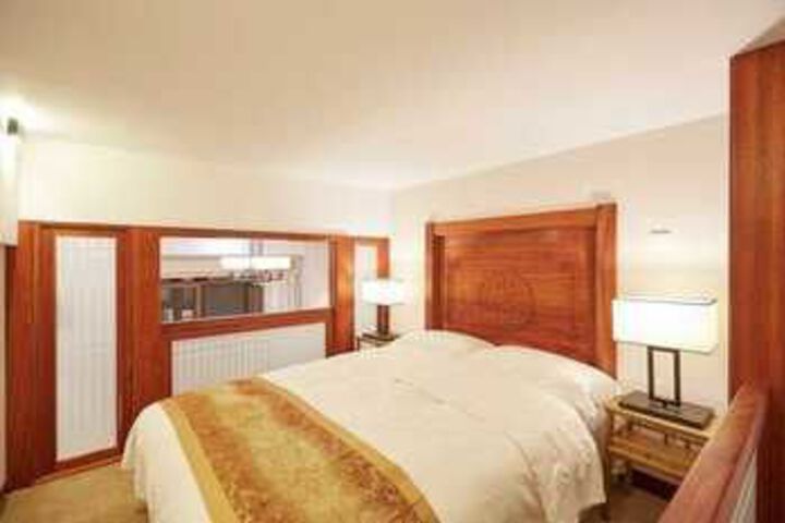 Room 25 of 36