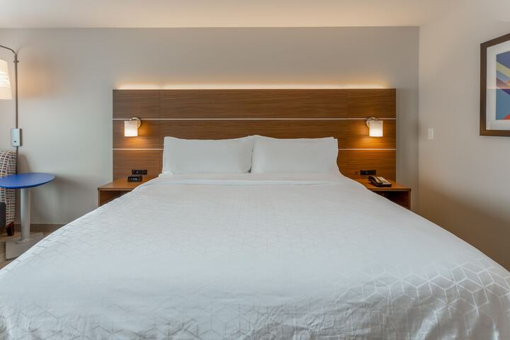 Standard | King Bed (9 of 19)