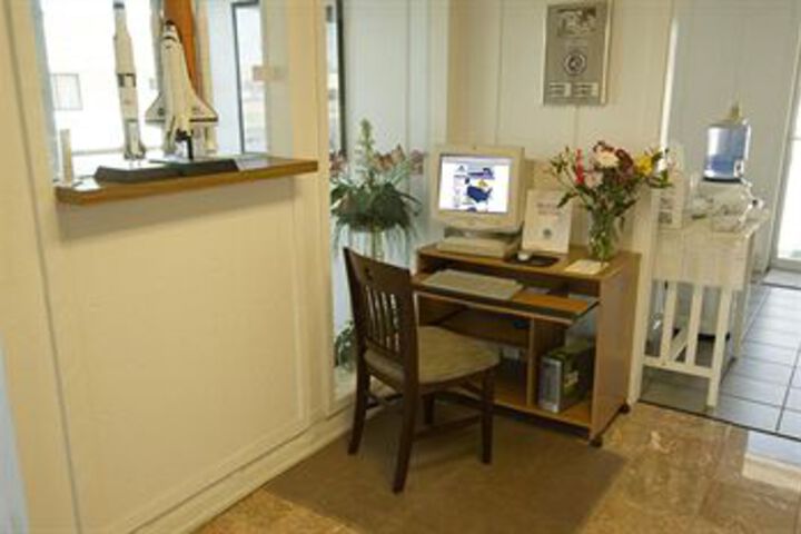 Business Center 3 of 10