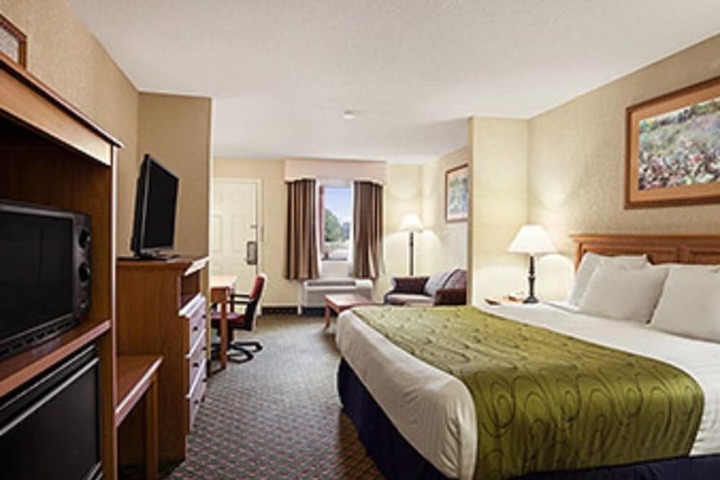 1 King Bed Business Room (3 of 10)