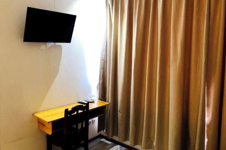 Room 5 of 16
