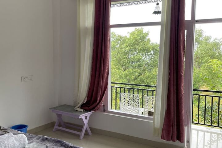 Room 10 of 34