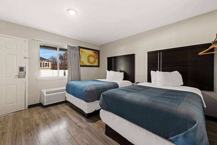 2 Double Beds (6 of 16)