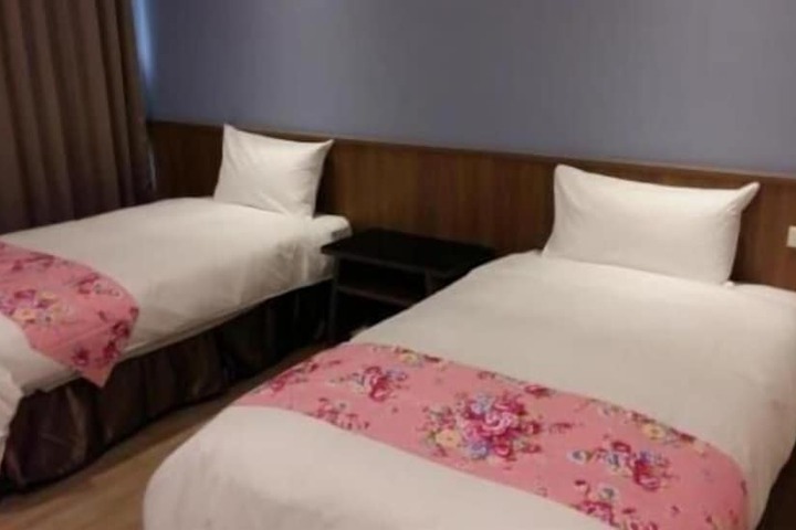 Room 7 of 32