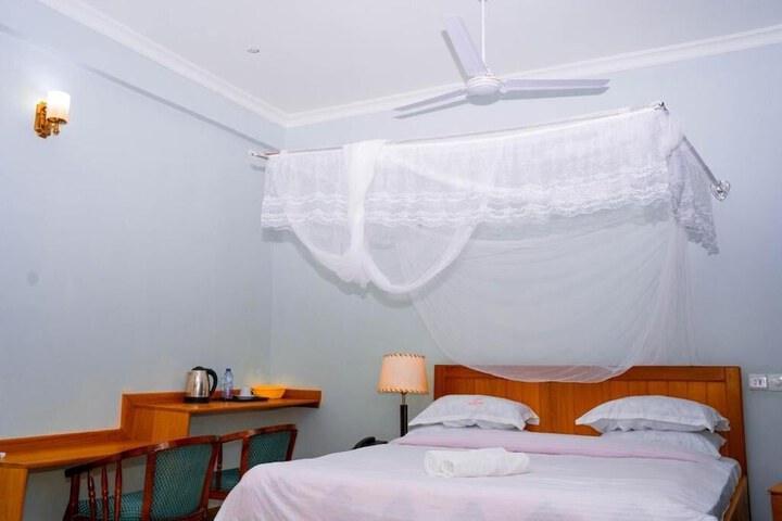 Room 2 of 43