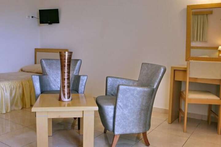 Room 3 of 41