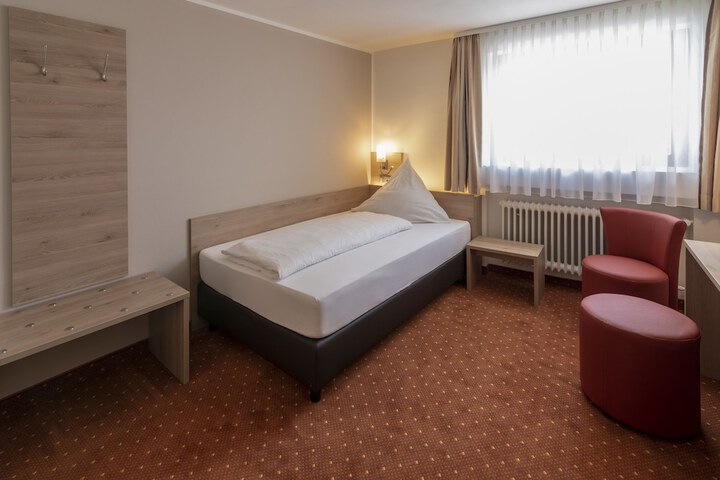 Room 9 of 42