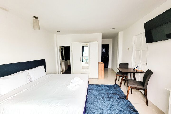 Room 8 of 34